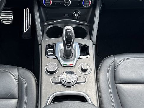 Used 2022 Alfa Romeo Stelvio Ti image 13