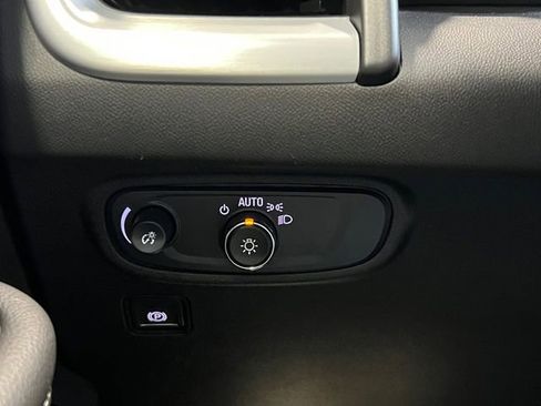 Used 2024 GMC Terrain SLE FWD image 17
