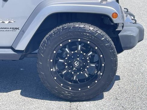 Used 2018 Jeep Wrangler Unlimited Sahara AWD/4WD image 10