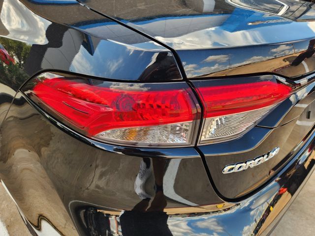 Used 2025 Toyota Corolla LE FWD image 8