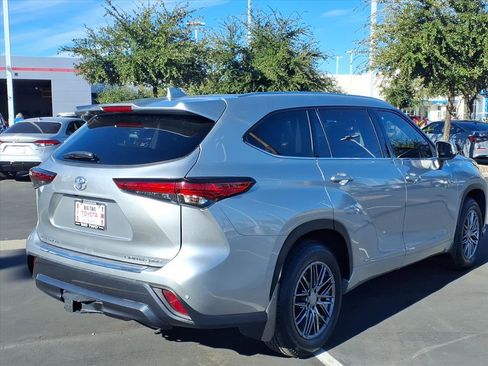 Used 2022 Toyota Highlander Limited image 8