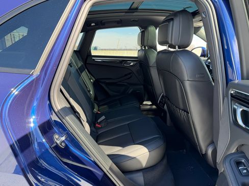 Used 2026 Porsche Macan AWD/4WD image 19