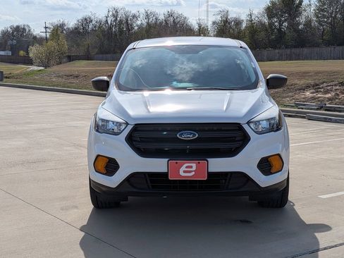 Used 2019 Ford Escape S image 3