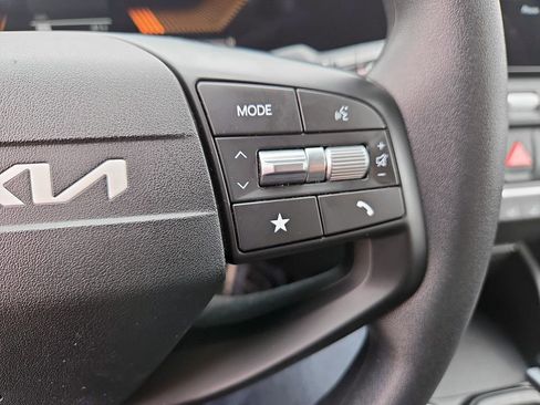 Used 2025 Kia K4 LXS image 15