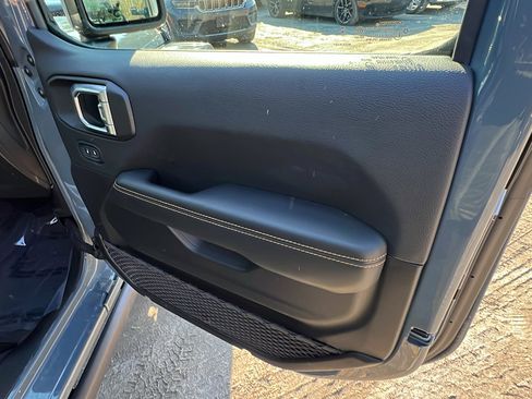 Used 2025 Jeep Wrangler Backcountry image 17