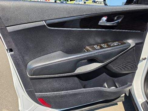 Used 2019 Kia Sorento FWD image 19