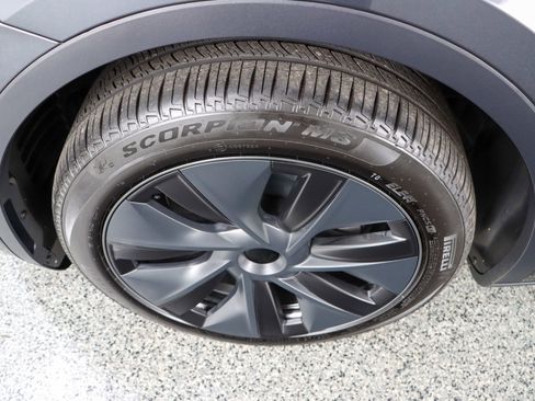 Used 2025 Tesla Model Y Long Range image 11