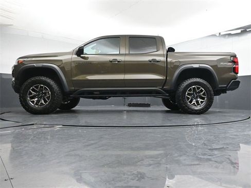Used 2025 Chevrolet Colorado ZR2 w/ Technology Package image 27