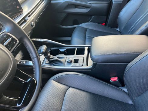 Used 2024 Kia Sorento S image 43