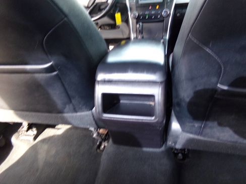 Used 2016 Toyota Camry SE image 19