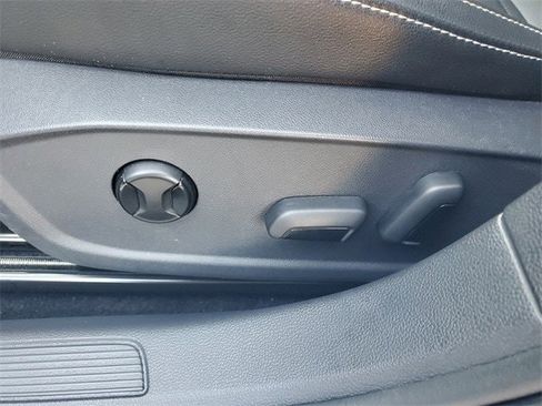 Certified 2023 Volkswagen Jetta SE w/ Panoramic Sunroof Package image 18