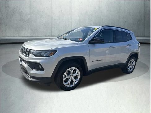 Used 2024 Jeep Compass Latitude AWD/4WD image 1