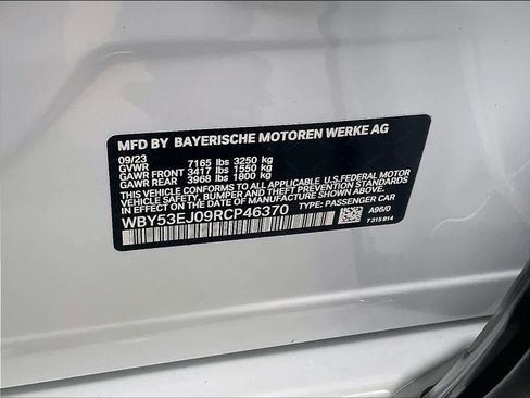 Used 2024 BMW i7 xDrive60 AWD/4WD image 33