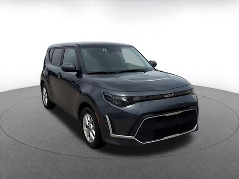 Used 2025 Kia Soul LX w/ LX Technology Package FWD image 3