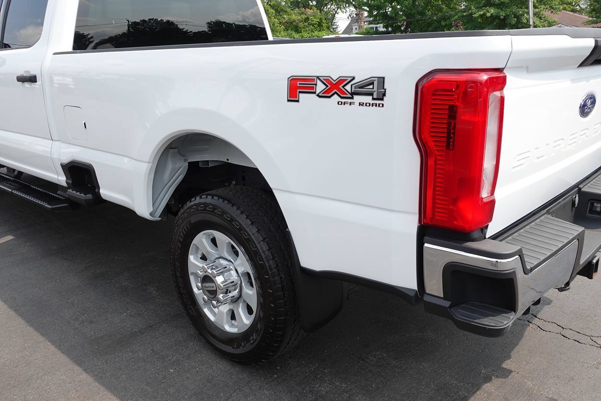 Used 2024 Ford F350 XLT w/ FX4 Off-Road Package AWD/4WD image 11