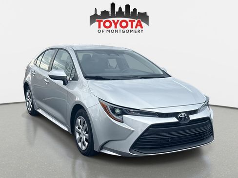Used 2025 Toyota Corolla LE image 1