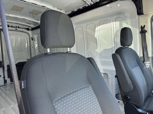Used 2023 Ford E-Transit Medium Roof image 14