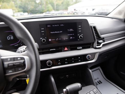 Used 2023 Kia Sportage LX image 12