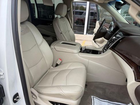 Used 2016 Cadillac Escalade ESV Premium AWD/4WD image 19
