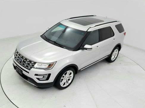 Used 2016 Ford Explorer Limited w/ Equipment Group 301A FWD image 13