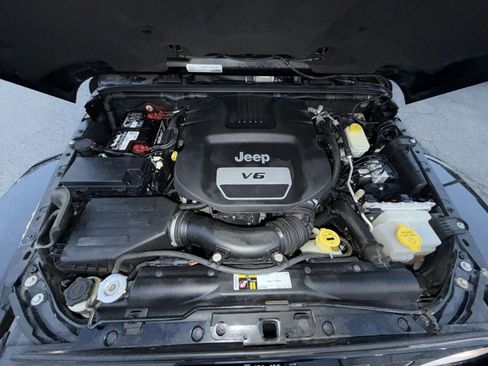 Used 2016 Jeep Wrangler Unlimited Sahara w/ Connectivity Group image 25