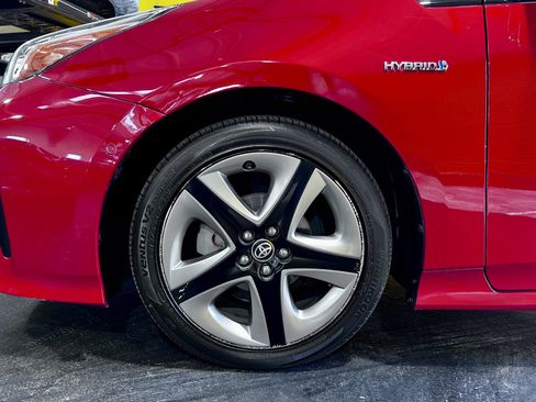 Used 2020 Toyota Prius XLE image 26