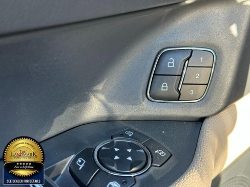 Used 2023 Ford Expedition Limited image 27