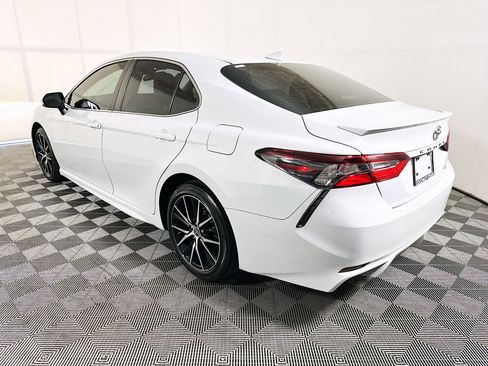 Used 2022 Toyota Camry SE FWD image 5