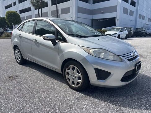 Used 2013 Ford Fiesta SE image 1