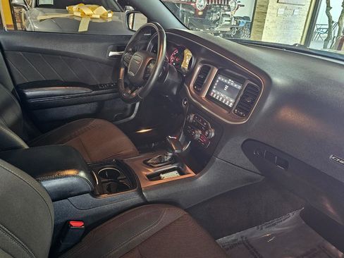 Used 2019 Dodge Charger SXT w/ Plus Group image 13