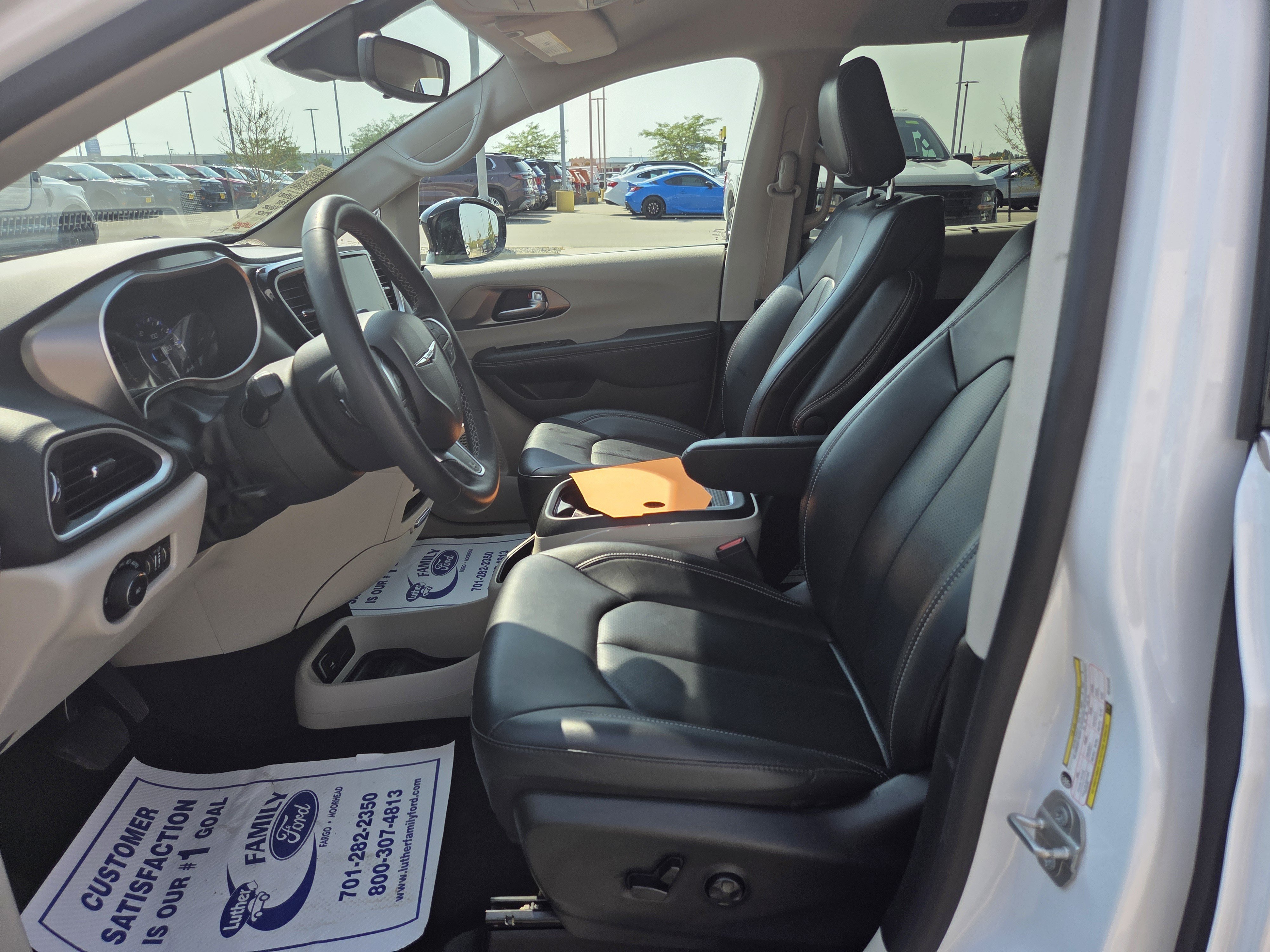 Used 2024 Chrysler Pacifica Touring-L FWD image 18