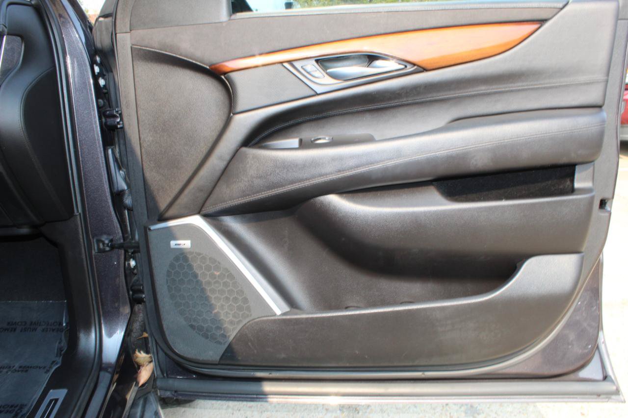 Used 2016 Cadillac Escalade ESV Luxury AWD/4WD image 26