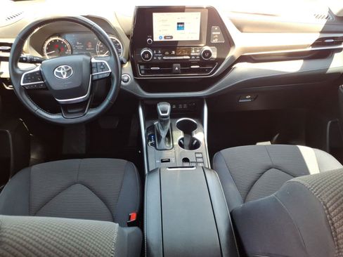 Used 2023 Toyota Highlander LE FWD image 11