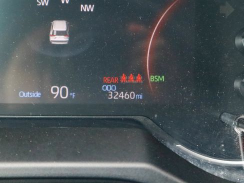 Used 2025 Toyota RAV4 XLE FWD image 26