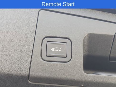 Used 2025 Cadillac XT4 Premium Luxury image 17