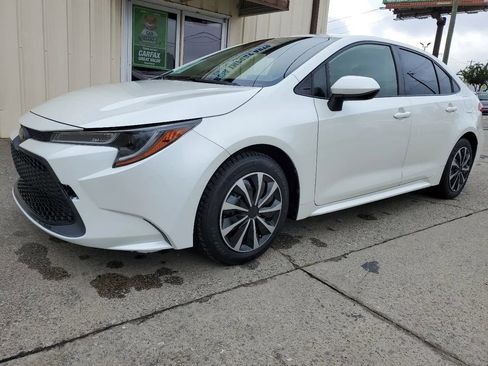 Used 2020 Toyota Corolla LE image 1