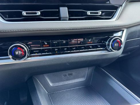 New 2026 Chevrolet Equinox LT w/ Convenience Package II image 13