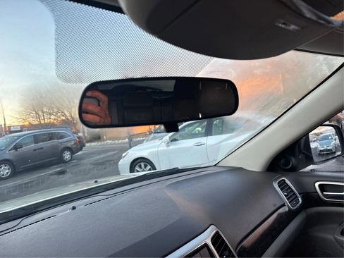 Used 2011 Jeep Grand Cherokee Laredo image 17