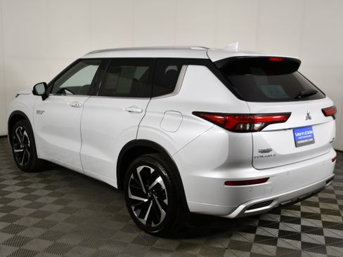 Used 2025 Mitsubishi Outlander SEL image 8