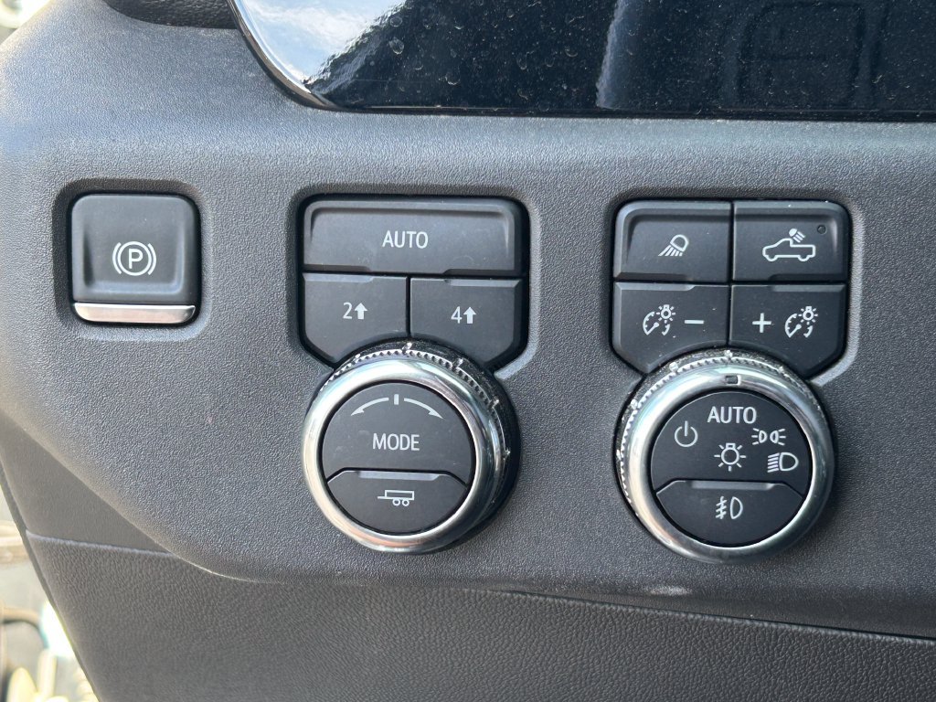 Used 2025 GMC Sierra 1500 SLT AWD/4WD image 24