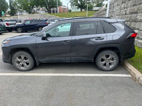Used 2024 Toyota RAV4 XLE AWD/4WD image 3