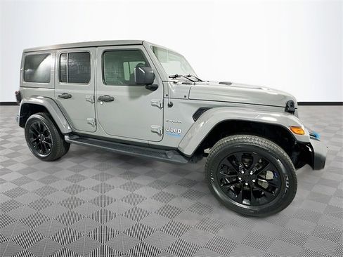 Used 2022 Jeep Wrangler Unlimited Sahara w/ Cold Weather Group image 8