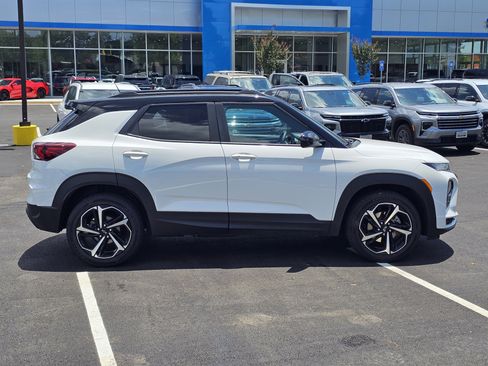 Used 2023 Chevrolet TrailBlazer RS w/ Sun and Liftgate Package AWD/4WD image 8