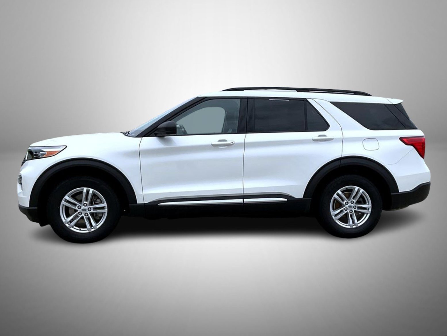 Used 2020 Ford Explorer XLT w/ Equipment Group 202A AWD/4WD image 8