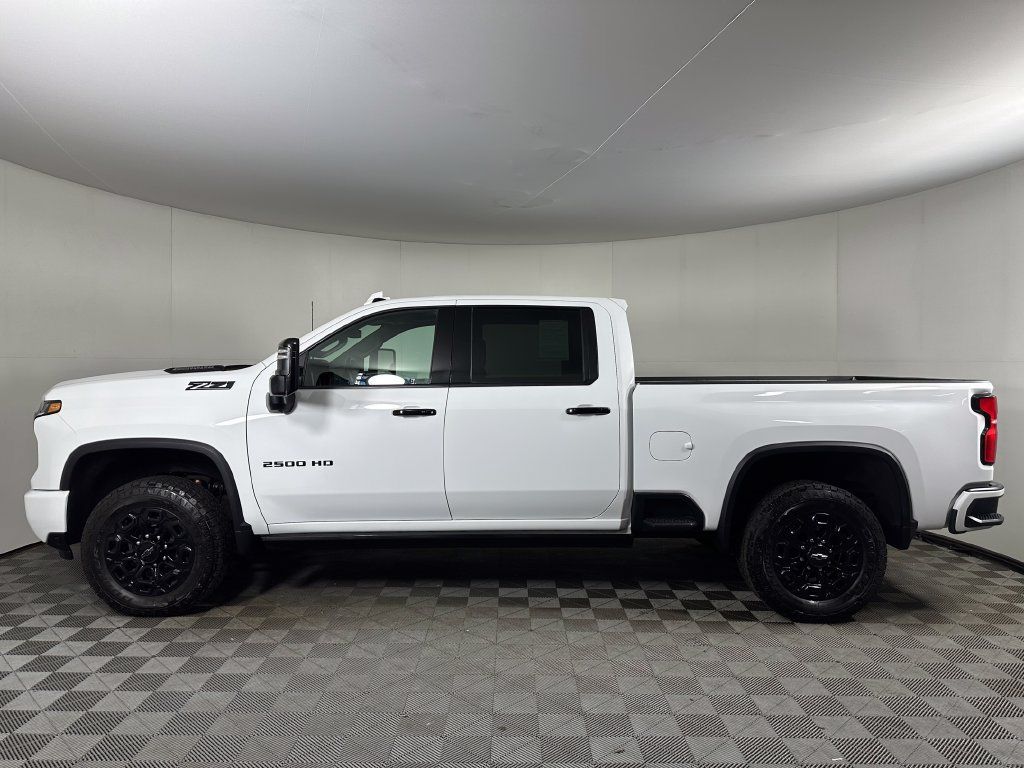 Used 2024 Chevrolet Silverado 2500 LTZ w/ LTZ Plus Package AWD/4WD image 2