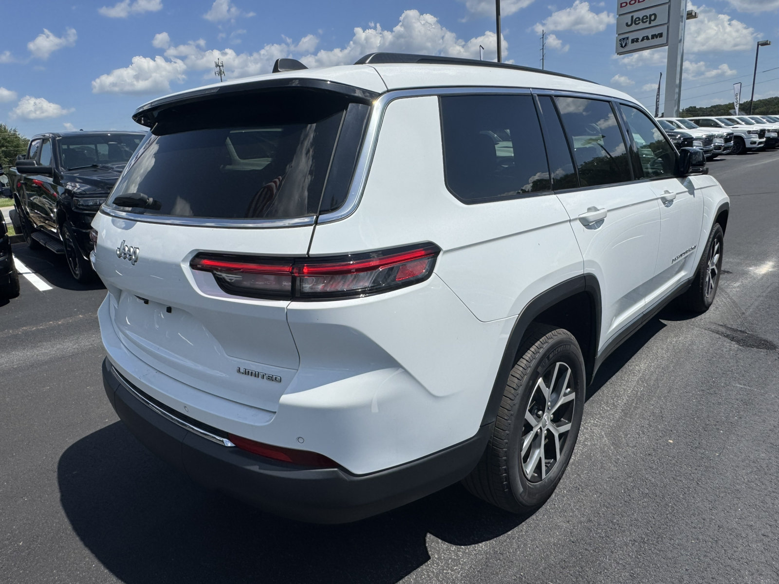 Used 2025 Jeep Grand Cherokee L Limited RWD image 5