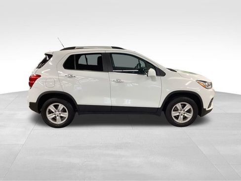 Used 2017 Chevrolet Trax LT w/ LT Convenience Package AWD/4WD image 5