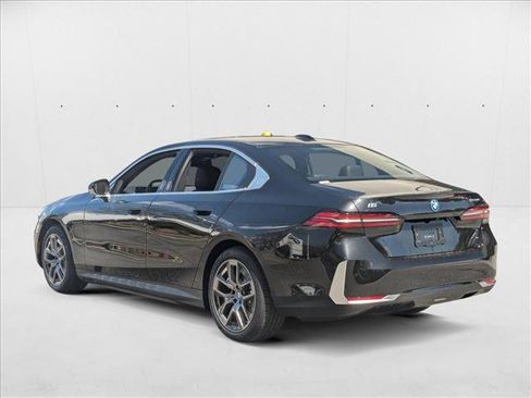 Used 2025 BMW i5 xDrive40 w/ Premium Package image 9