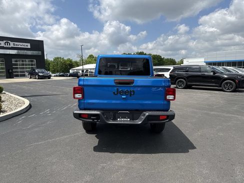 New 2026 Jeep Gladiator Sport AWD/4WD image 18