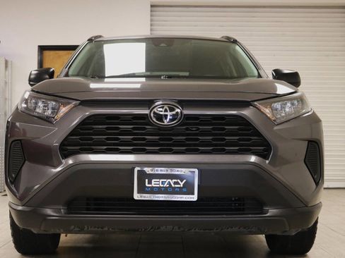 Used 2021 Toyota RAV4 LE image 4